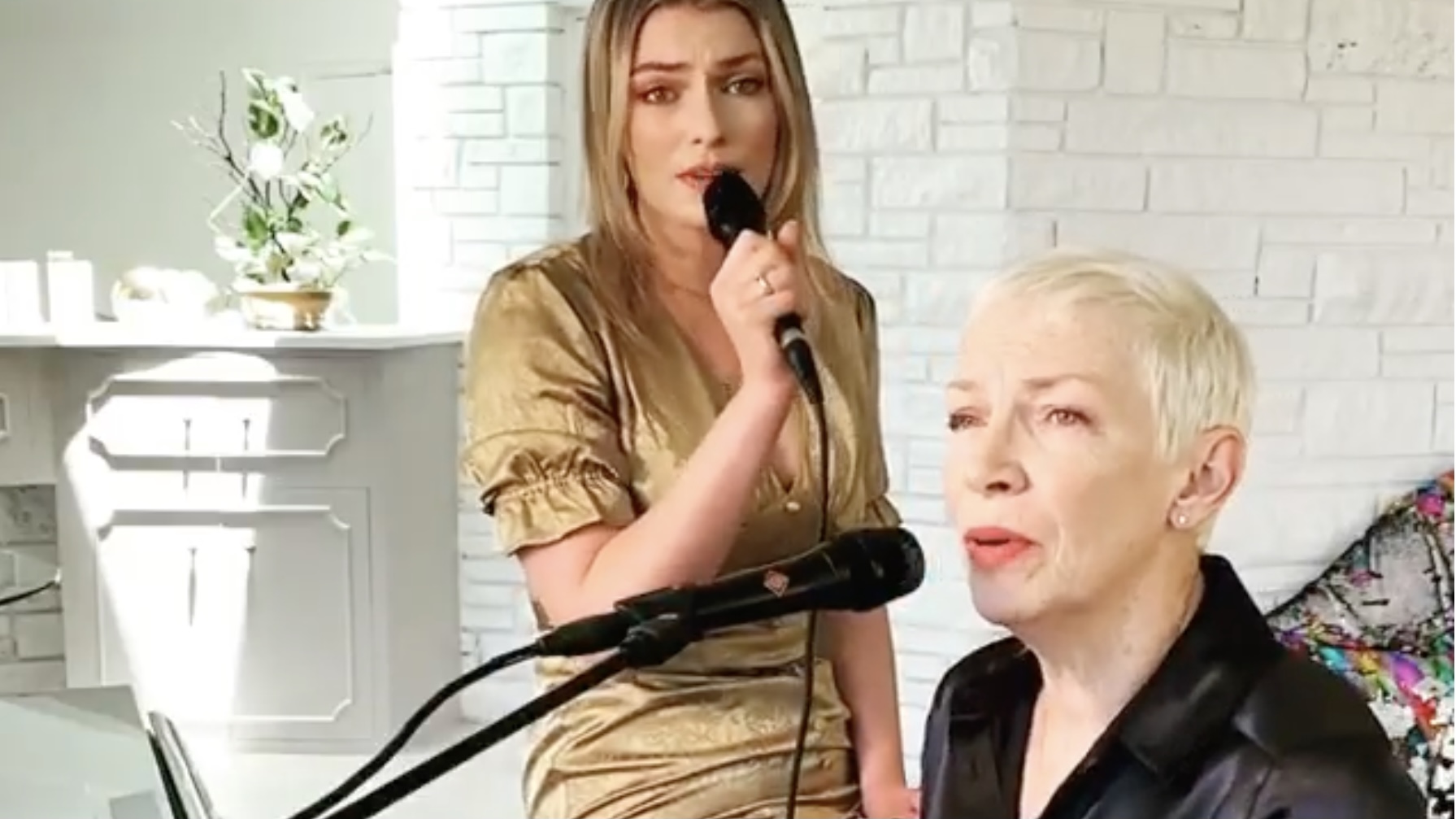 Annie Lennox And Daughter Lola Preview Stunning ‘bridge Over Troubled Water Performance Ahead 