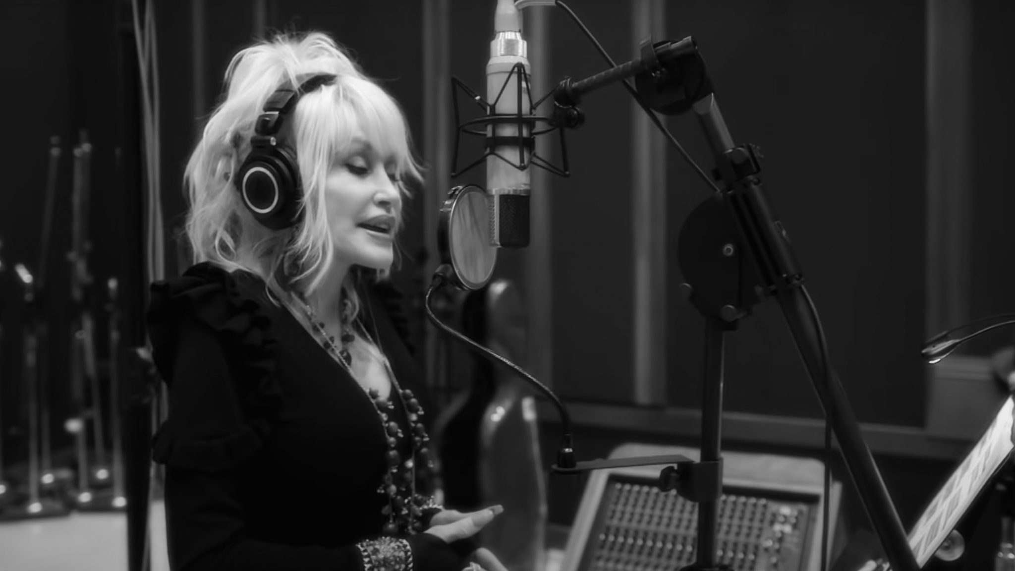 Dolly Parton hoping to team up with Rolling Stones after Hall of Fame