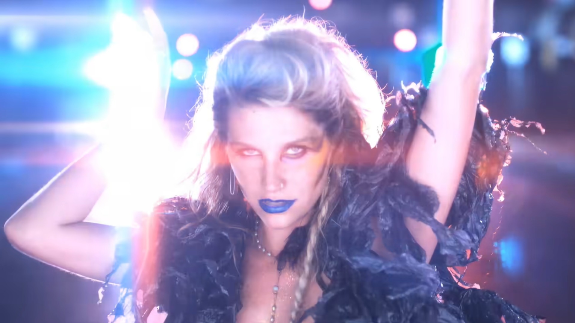 Kesha 'Backstabber' Music Video Youtube-15